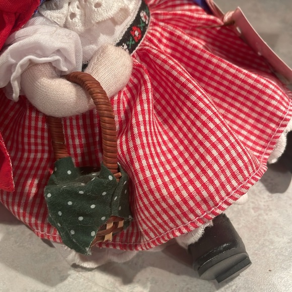 Green Tree Red Riding Hood - Picture 5 of 8